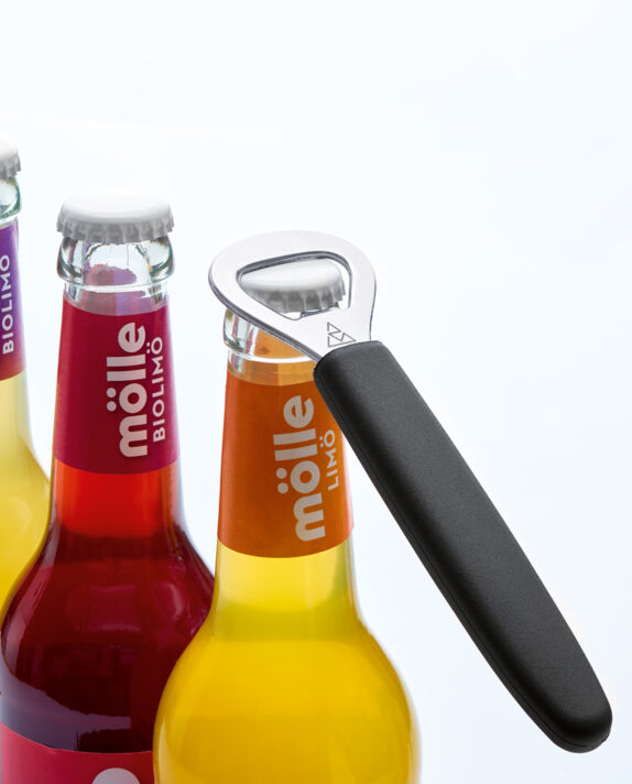 triangle Kapselheber Professional öffnet Limonadenflaschen