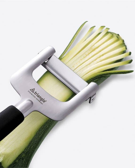 triangle Julienneschneider Professional schneidet Spaghetti Zoodles aus Zuccchini